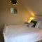 Cosy 3 Bedroom House on Cornish estate with pool