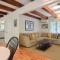 Private Location w Guest House