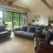 King Richards Luxury Lodge - Sleeps up to 8, Dog Friendly, Near Sherwood Forest at Fairview Farm in Nottingham set in 88 acres and great for Groups, Family Gatherings & Corporate events
