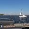 Tiny houseboat Uitgeest I