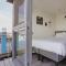 Tiny houseboat Uitgeest I