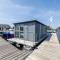 Tiny houseboat Uitgeest I
