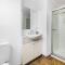 Chic 2-Bed Apartment near Albert Park & Chapel St
