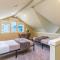 Exquisite Central Townhome with Spacious Loft and Gourmet Kitchen
