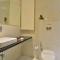 Aman Continental - 2Mins from Railway Station and 5 Mins from Metro - Dillí