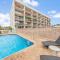 Island Surf 306 · ISF 306 1BD w Ocean Views AC Pool Near Beach