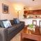 Kaleialoha 403 · Remodeled 1BD w Mountain Views Pool AC