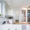 Oceans Waves - Luxury Apartment with ocean views