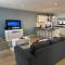 Charming Holiday Home with Free Private Parking