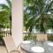 Colorful 3-BD Unit Opening on Pool