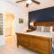 Colorful 3-BD Unit Opening on Pool