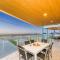 Ocean Surf - Luxury Apartment with Ocean Views