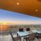 Ocean Surf - Luxury Apartment with Ocean Views