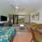 Kaleialoha 402 · KA 402 Spacious Studio Close to Ocean Heated Po