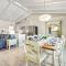 Crescent Cottage - 1034