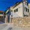 Hostel Dvor