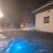 Domek Viking z prywatnym ogrzewanym basenem sauną oraz balią z jacuzzi