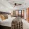 Fasching Haus Unit 10, Condo w/ Private Deck, Great Views, 2 Blocks to Downtown Aspen