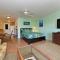 Kaleialoha 402 · KA 402 Spacious Studio Close to Ocean Heated Po