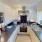 Brigg End View, The Bay, 2 bedrooms with ensuites, balcony with sea view, parking, 2 dogs welcome