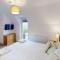 Brigg End View, The Bay, 2 bedrooms with ensuites, balcony with sea view, parking, 2 dogs welcome