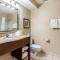 Quality Suites Paducah I-24