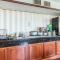 Quality Suites Paducah I-24