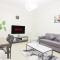 Family Friendly 1 Bedroom Stylish Creek front