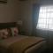 Uitenhage Apartment - 4 Graaff-Reinet Rd - Uitenhage