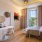 GRAND HÔTEL Golden Square 3 min to Beach Green Corridor View AC