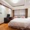 Foto: Qingdao Jinshan We+ Holiday Apartment (Wusi Square) 124/151