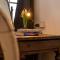 NEWLY Refurbed - Large Studio Apt With Private Parking