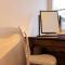 NEWLY Refurbed - Large Studio Apt With Private Parking