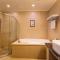 Lijiang Wangfu Hotel