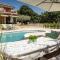 Rustic villa Marijanin Vrt with pool in Tinjan