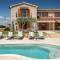 Rustic villa Marijanin Vrt with pool in Tinjan