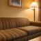 Oakridge Inn & Suites