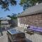 Sunroom Spacious Deck 8 Mins to Mayflower Beach