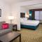 Holiday Inn Express Hotel & Suites Omaha West, an IHG Hotel - أوماها