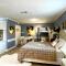 Beautiful traditional home*Modern updates*Guest suite B
