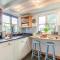 3 Bed in Helford oc-hccott