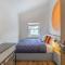 Bright cheery 4 bd apartment by Brighton Station