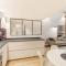 COURS SALEYA Renovated 3 Bedrooms 1 min to Beach Air Conditioning