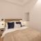 COURS SALEYA Renovated 3 Bedrooms 1 min to Beach Air Conditioning