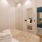 COURS SALEYA Renovated 3 Bedrooms 1 min to Beach Air Conditioning
