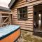 Hare Lodge with Hot Tub