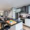 Trendy 2BR Duplex De Waterkant by CTHA