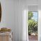 Collingwood - 4BR modern beachfront holiday home