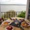 Lakehouse Bed and Breakfast - Canyon Lake