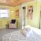 Bright Cottage Close to Bayside Beaches